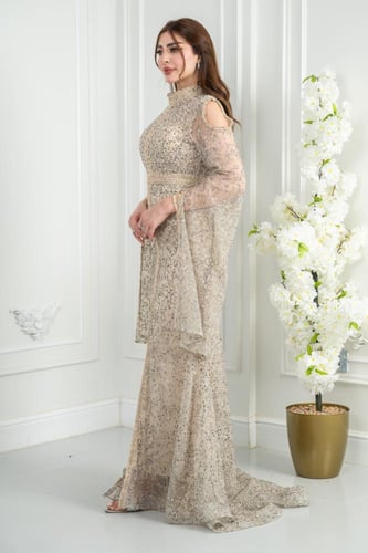 فستان سهرة بيج تستحقّين فستانًا يلمع بقدرك هذا الس...