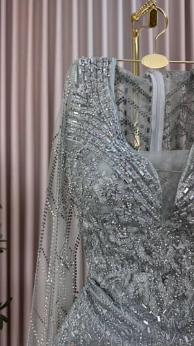 فستان سهرة Sage Green، مطرز ببريق ناعم يعكس الفخام...