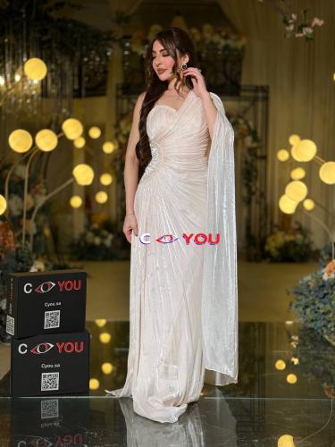 فستان سهرة بيج لامع بقصة فاخرة