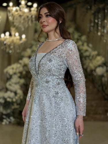 فستان سهرة فاخر سماوي براق بأكمام طويلة يضفي لمسة...