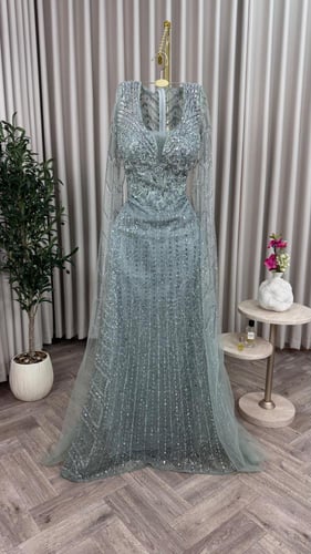 فستان سهرة Sage Green، مطرز ببريق ناعم يعكس الفخام...