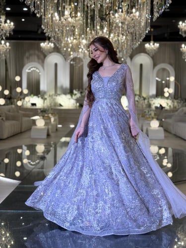 فستان سهرة ملكي لافندر لامع بأكمام تول أنيقة