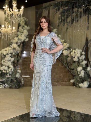 فستان ملكي مطرز بلون الثلج الأزرق بتصميم أنيق وراق...