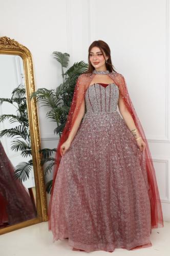 A silver evening dress with sparkling embroidery and an elegant wide cut, a sophisticated design suitable for parties and evenings...
