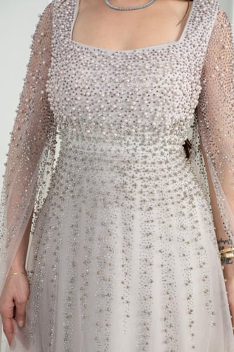 فستان سهرة لافندر فاتح يهمس بالرهافة والفخامة في آ...