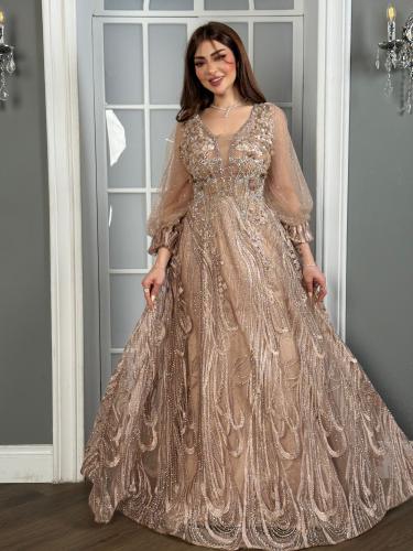 فستان سهرة فاخر مطرز بالترتر والزهور بتصميم ملكي أ...