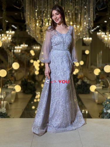 فستان سهرة ليلكي فاتح مطرز بالدانتيل والخرز مع أكم...