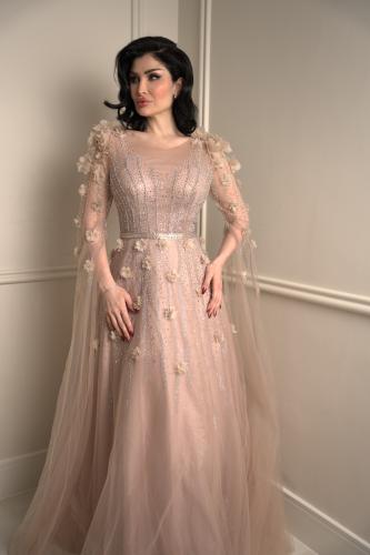 فستان سهرة وردي فاتح فخم مطرز بالكريستال والزهور 3...