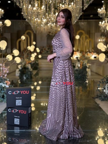 فستان سهرة تألقي بفخامة لافتة مع هذا الفستان الموف...