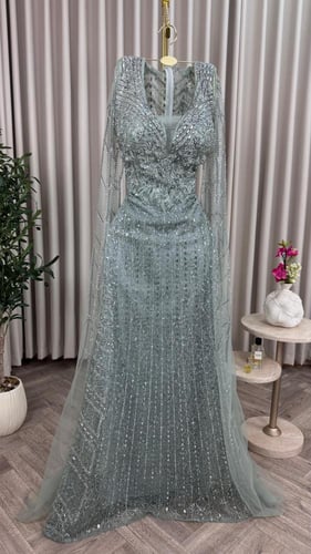 فستان سهرة Sage Green، مطرز ببريق ناعم يعكس الفخام...