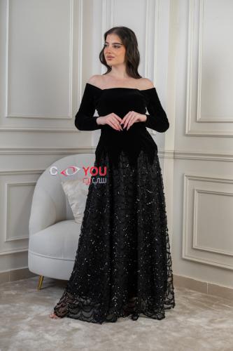 فستان سهرة أسود أوف شولدر بتصميم راقٍ وتنورة مطرزة...