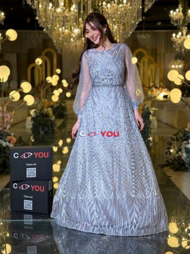 فستان سهرة فضي لامع