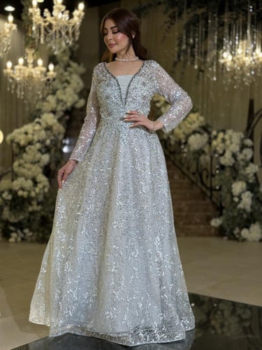 فستان سهرة فاخر سماوي براق بأكمام طويلة يضفي لمسة...