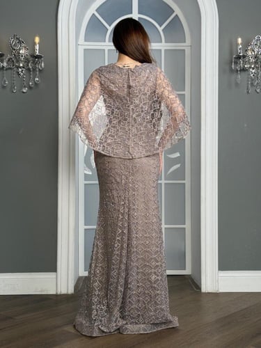 فستان سهرة تصميم كلاسيكي بلمعة راقية