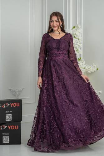 A silver evening dress with sparkling embroidery and an elegant wide cut, a sophisticated design suitable for parties and evenings...