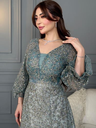فستان أميرة التركواز اللامع بتطريز فاخر