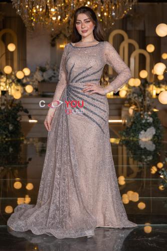 فستان سهرة فيروزي مطرز بأكمام تل واسعة