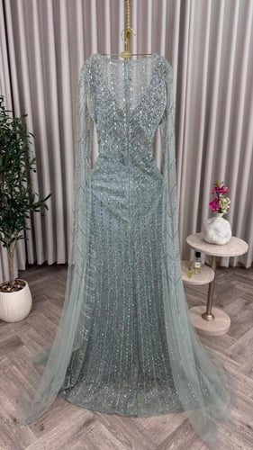 فستان سهرة Sage Green، مطرز ببريق ناعم يعكس الفخام...