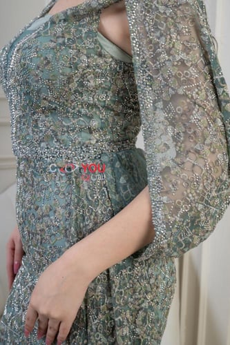 فستان سهرة اخضر فضي فاخر بتطريز لامع وقصة انسيابية...