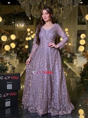 فستان سهرة بخيوط الموف مرصع، يسرق كل الأنظار