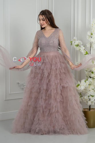 فستان سهرة "داستي روز" بتنورة كشكش غنية وصدر مطرز...