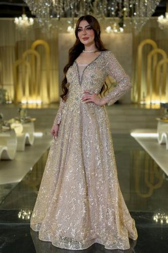 فستان سهرة فاخر من تصميم ينبض بالرقي والتفاصيل الم...