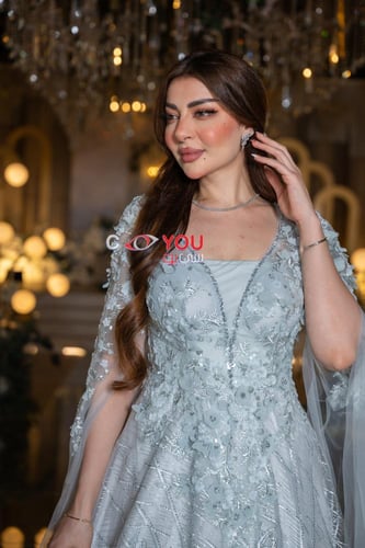 فستان سهرة نسائي فيروزي مطرز بأكمام تل واسعة