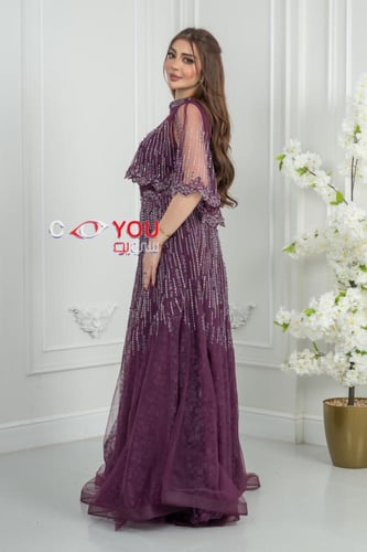 فستان سهرة بنفسجي ملكي مطرز بالكريستال مع كاب شيفو...