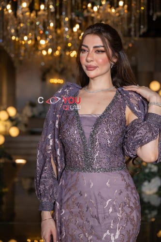 ستان سهرة موف أنيق مطرز بالكامل مع أكمام شفافة طوي...