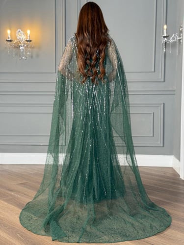 فستان سهرة أخضر ملكي بكاب شفاف ولمعان جذاب