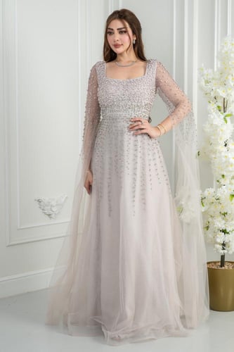 فستان سهرة لافندر فاتح يهمس بالرهافة والفخامة في آ...