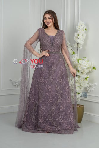 فستان سهرة موف مطرز بالزهور مع أكمام كيب من التل ا...