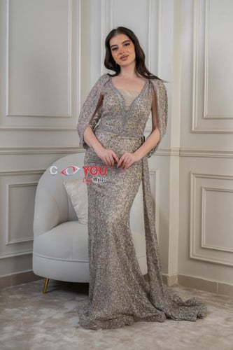 فستان سهرة مطرز فاخر بلون الشامبين بقصة أنيقة وذيل...