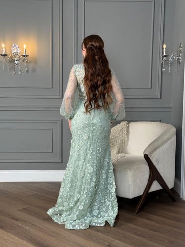 فستان أنوثة النعناع الراقي بتطريز فاخر وأكمام شفاف...