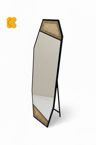 مرآة أرضية كاملة بإطار معدني أسود مع تفاصيل راتان...