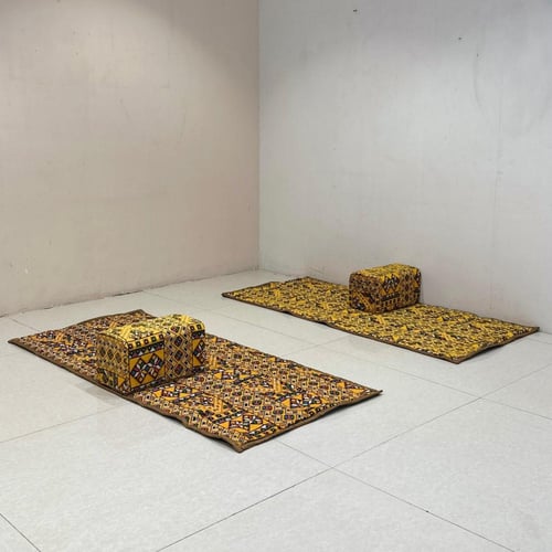 طقم جلسات ارضية مع 2 مراكي