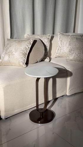 طاولة خدمة سطح رخام قاعدة حديد متين