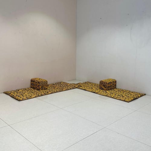 طقم جلسات ارضية مع 2 مراكي