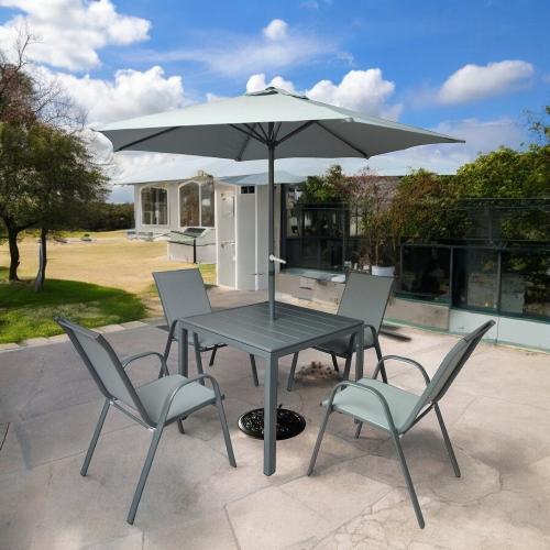 طاولة طعام مع مظلة لون رمادي