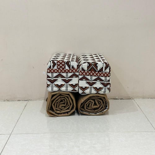 طقم جلسات ارضية مع 2 مراكي