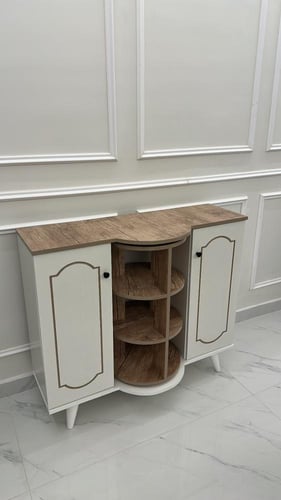 ركن كافية 2 باب بجزء دوار خشبي في الوسط