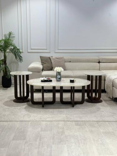 طقم طاولة بني سطح بديل رخام مع 2خدمة تصميم هندسي ع...