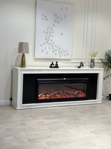 دفاية مع طاولة بلازما لون ابيض