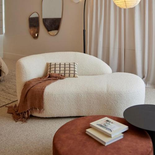 كنب قماش أبيض بتصميم مودرن