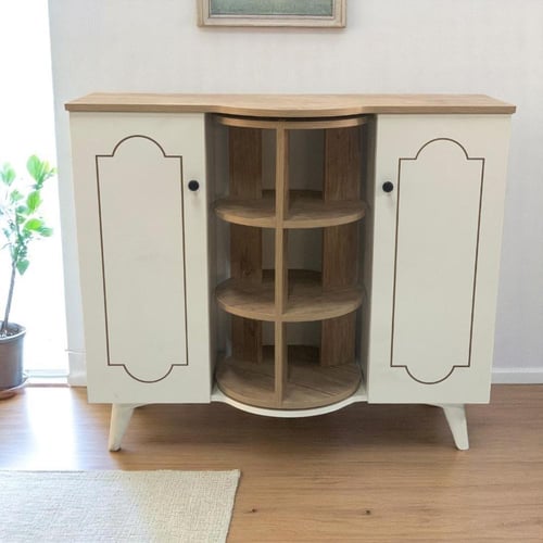 ركن كافية 2 باب بجزء دوار خشبي في الوسط