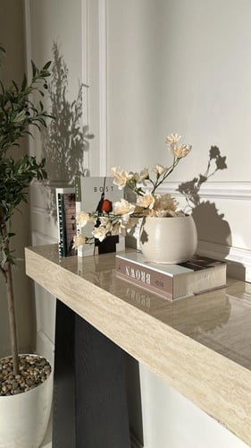 مدخل اسود سطح بديل الرخام - تصميم هندسي عصري وفاخر...