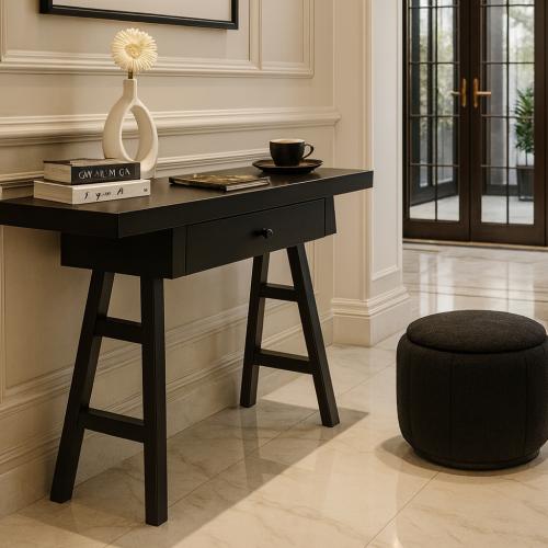 مدخل خشب أسود مع درج