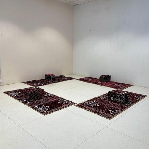 طقم جلسات ارضية مع 4 مراكي