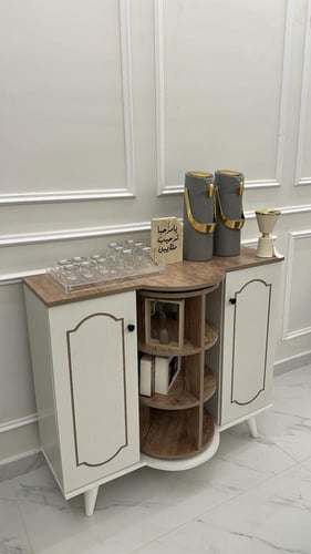 ركن كافية 2 باب بجزء دوار خشبي في الوسط