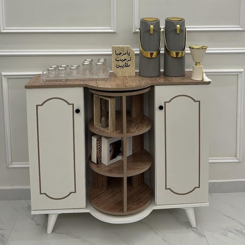 ركن كافية 2 باب بجزء دوار خشبي في الوسط